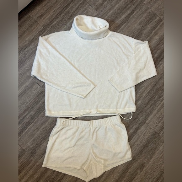 Aerie lounge set - Picture 1 of 4